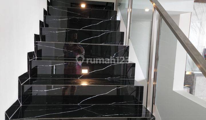 Super Hot! Rumah Mewah Super Ciamik Bonus Danau Cantik! Kota Baru Parahyangan! 