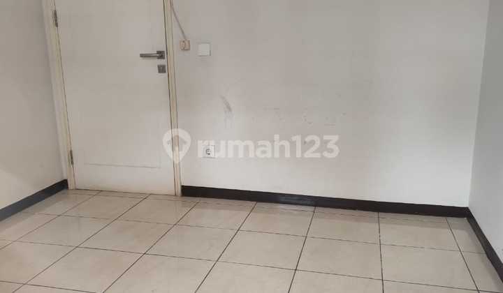 Ready to Live In, Minimalist Favorite Layout! Beautiful House in Kota Baru Parahyangan! 2