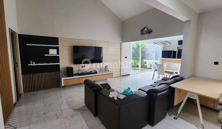Super Cozy,full Furnished,siap Huni! Rumah Cantik Tatar Favorit Kota Baru Parahyangan! 1