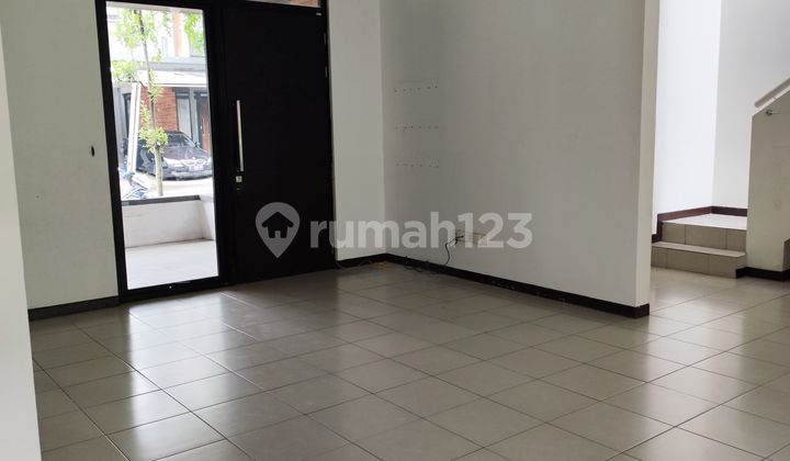 Comfortable Home to Come Back to! Kamandaka Area, New Parahyangan City Comfortable Home to Come Back to! Kamandaka Area, New Parahyangan City