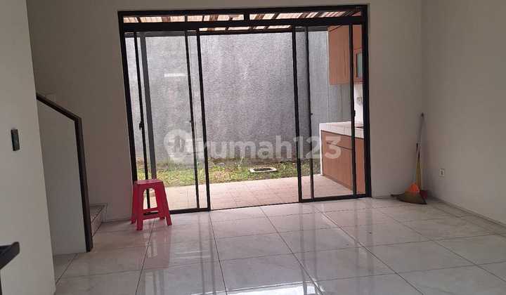 Siap Huni Modern 2 Lantai! Rumah Kota Baru Parahyangan Ini Untukmu! 2