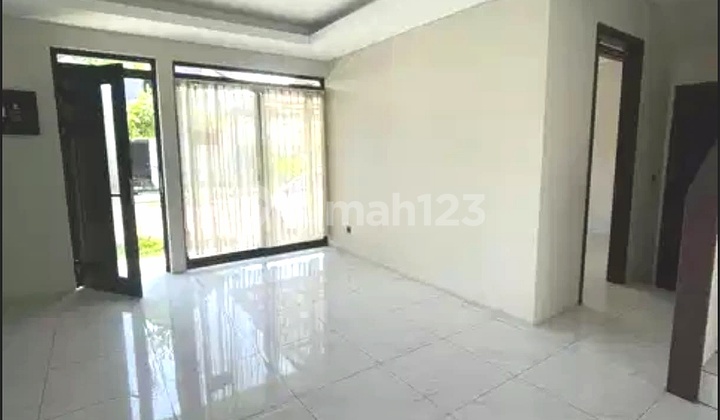 Freshly Built! Rumah Modern 2 Lantai Ini Untukmu! Kota Baru Parahyangan Bandung!