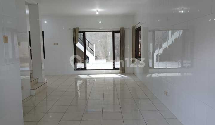 Rumah 2 Lantai Super Luas Siap Huni Harga Terbaik! Kota Baru Parahyangan  1