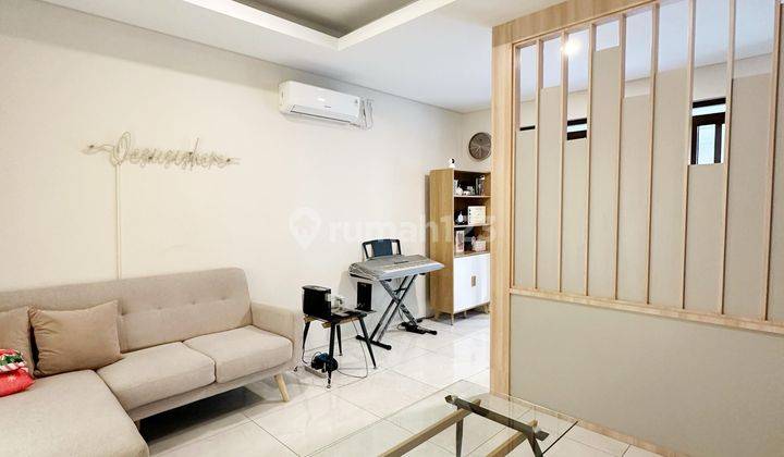 Cozy, Siap Huni Banget! Rumah Cantik 2 Lantai Kota Baru Parahyangan 2