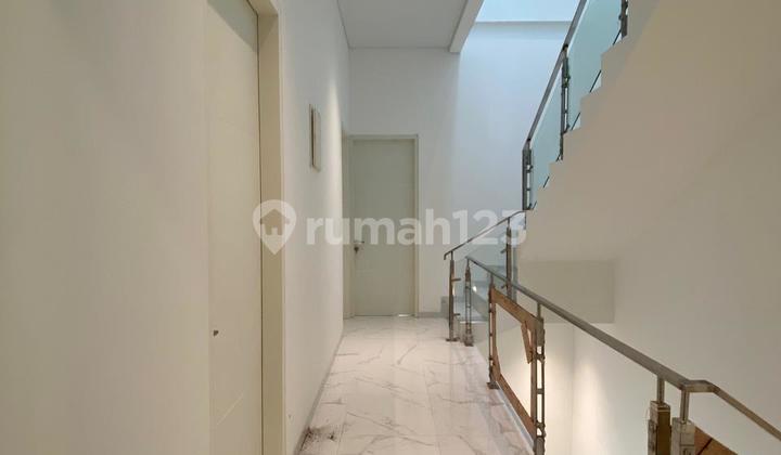 New Modern Classic 3BR House 2