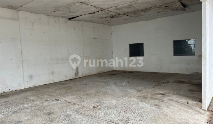 Disewa gudang 250m2  pinggir jalan gading serpong  2