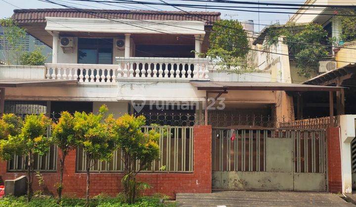 *Dijual*
Rumah taman kedoya residence
Lt  347m2
Lb 314m2
Hadap barat 
Row jalan besar 
Posisi bagus depan club house 
*Harga 12M nego* 1