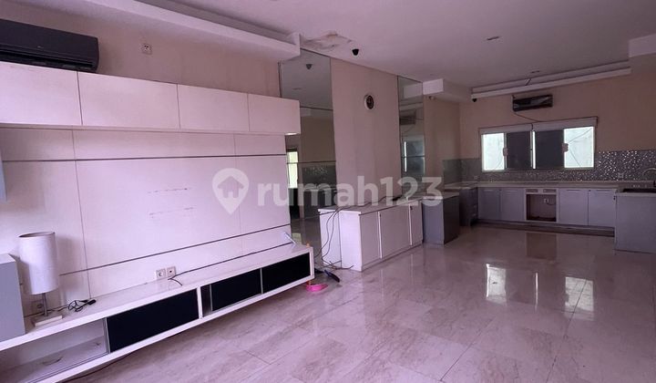 Dijual cepat rumah pik crown mansion semi furnish  2