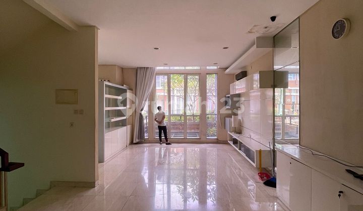 Dijual cepat rumah pik crown mansion semi furnish