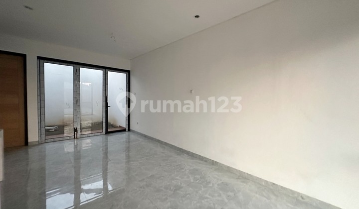 5 Million Owns a House by the Main Road Not Flooded Full Facilities Red Brick 2