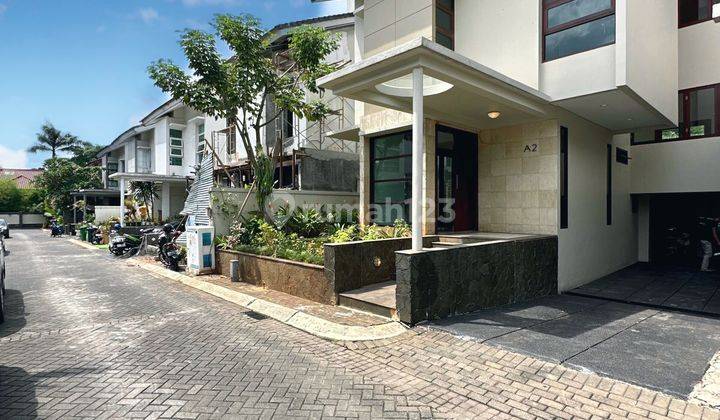 Modern Townhouse Direct Accses Kemang Raya, Siap Huni, Bebas Banjir 1