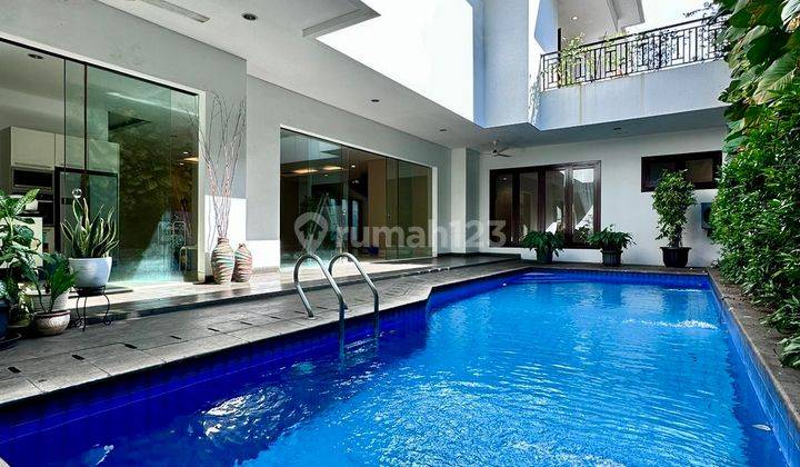 Rumah Mewah 2,5 Lantai, Dkt Bukit Golf. Jalan Lebar Dan Rindang 2