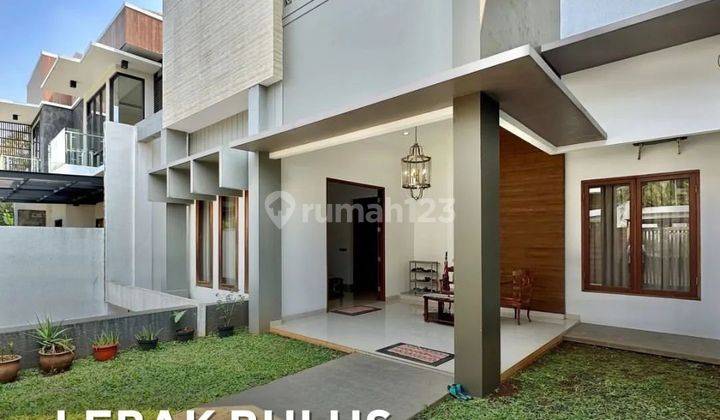 Rumah Modern Design Siap Huni, Private Pool dan Rooftop 1