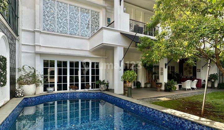 Rumah Mewah Bergaya Klasik, Private Pool, Fully Furnished 1