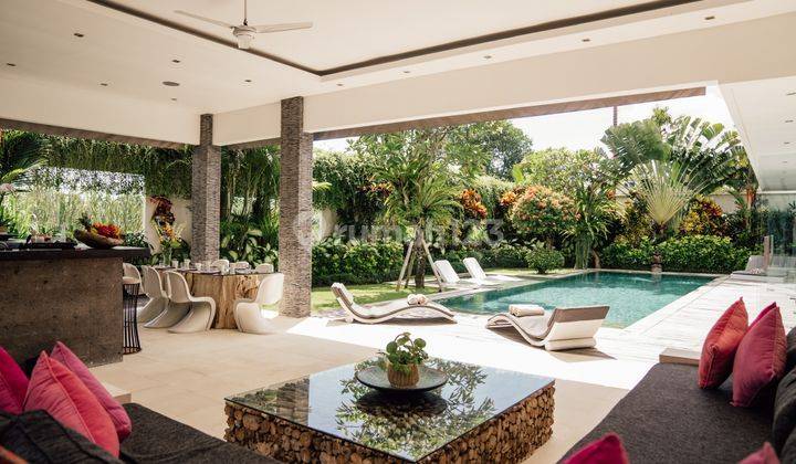 Luxurious 3 Bedroom Villa In Seminyak Prime Location  2