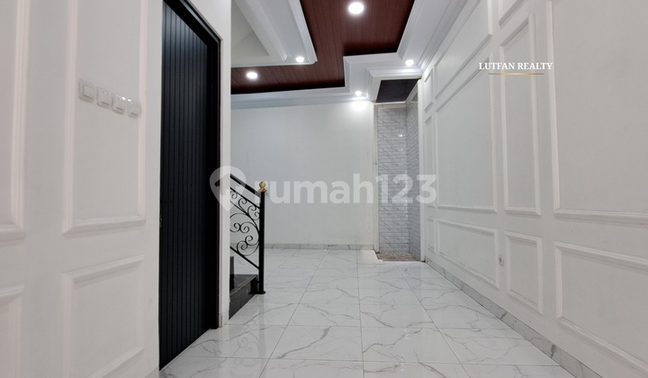 Rumah Modern Classic Jagakarsa Dalam Cluster Dekat Tol Andara 2