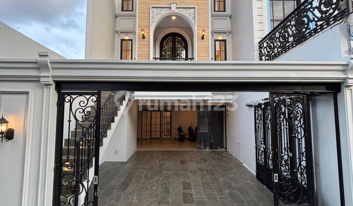 Rumah Jagakarsa Mediterania Classic Dalam Komplek