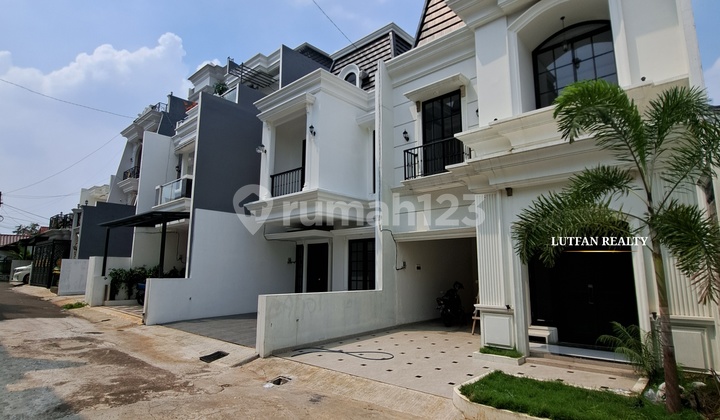 American Classic House in Jagakarsa Cluster Near Lenteng Agung Station 2