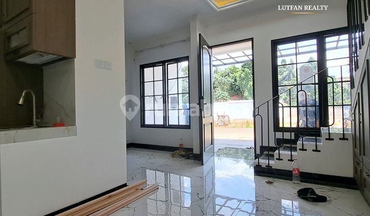 Rumah 3 Lantai Dekat Stasiun Lenteng Agung Akses Lingkungan Masuk 2 Mobil 2