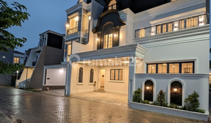 European Classic House in a 3-Story Complex + Swimming Pool