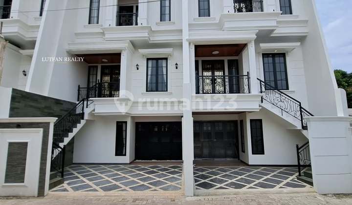 Rumah 3 Lantai Cilandak Dekat Transmart