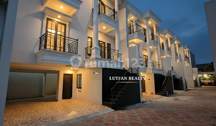 Modern Classic Townhouse in Jagakarsa Near Lenteng Agung Station 2