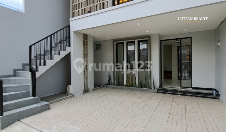 RUMAH JAGAKARSA MODERN KONTEMPORER 3 LANTAI 2