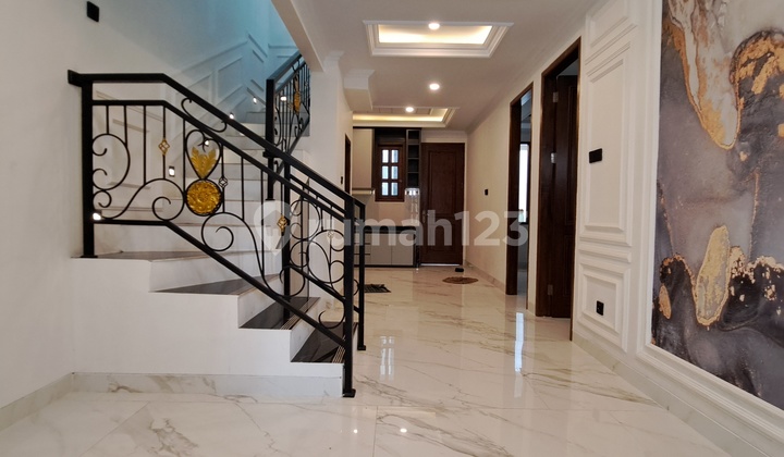 Rumah Mewah 3 Lantai Dalam Komplek Dekat Stasiun Lenteng Agung 2