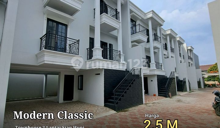 JAGAKARSA 3-STORY MODERN CLASSIC HOUSE IN A CLUSTER