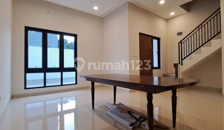 Rumah Skandinavian Modern 3 Lantai Dalam Cluster 2