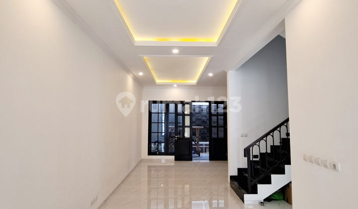 RUMAH AMERICAN CLASSIC - JAGAKARSA, JAKARTA SELATAN 2