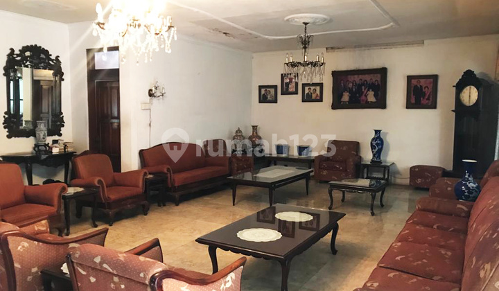 House in a strategic and comfortable location on Lombok Street, Menteng, Central Jakarta. 2