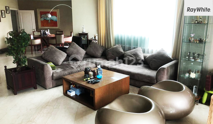 FOR SALE Four Seasons Apartment 3 Bedroom 2nd Floor Terrace Unit South Jakarta 2