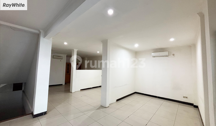 FOR LEASE Gedung / Ruko Gandeng 4 Lantai di Percetakan Negara Salemba Tengah Jakarta Pusat