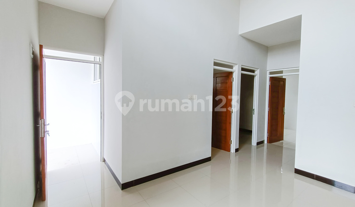 Rumah Strategis Akses Mudah ke Jalan Raya Lingkungan Nyaman dan Tenang 2