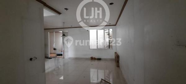 HOUSE IN VICTORIA PARK RESIDENCE RESIDENTIAL AREA, KARAWACI, TANGERANG 2