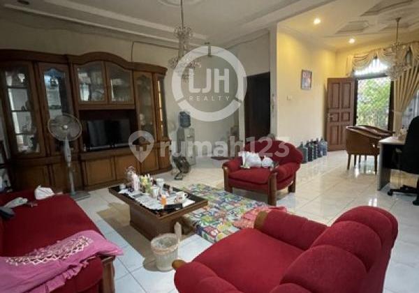 SEMI-FURNISHED HOUSE IN SUNTER MAS AREA, NORTH JAKARTA