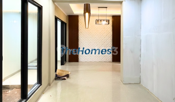 Rumah Bagus Semi Furnish Akses Jalan 2 Mobil di Tebet, Jaksel