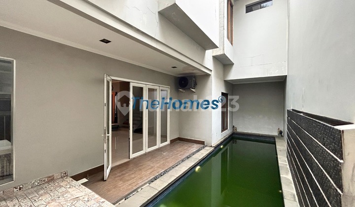 Rumah Bagus Semi Furnish di Tebet Rumah Bagus Semi Furnish di Tebet