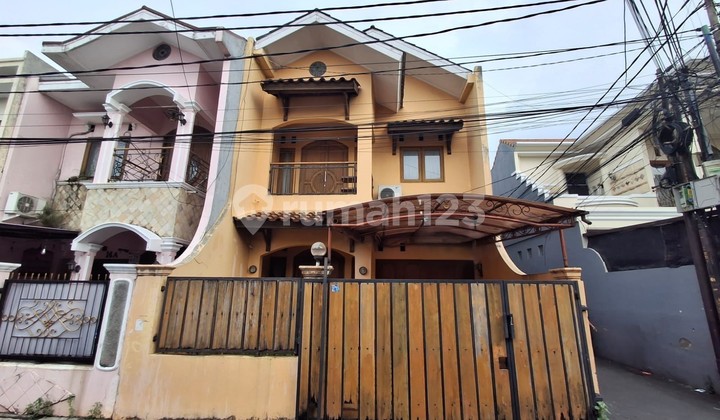 Rumah Unfurnished Bagus di Tebet