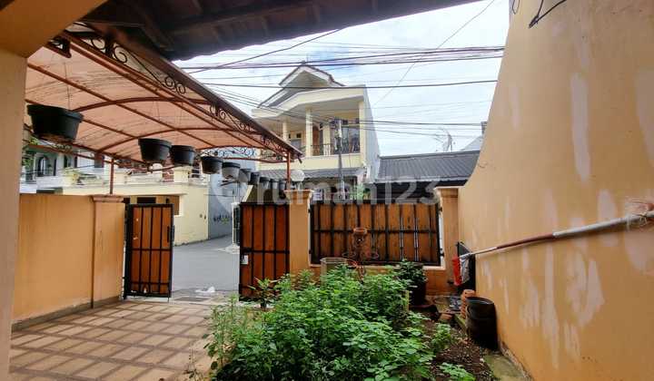 Rumah Unfurnished Bagus di Tebet