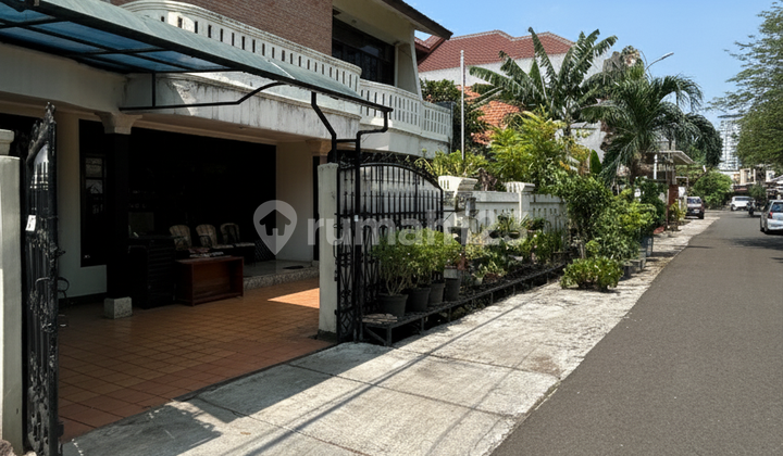 Rumah Siap Huni Dekat ke Taman Eco Park Tebet