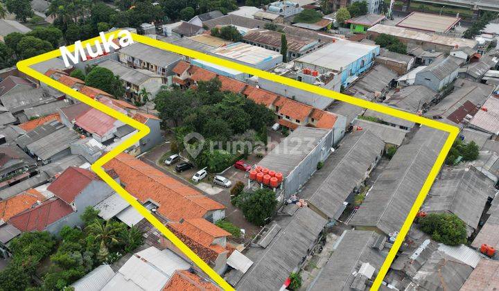 Tanah Nempel Jalan Raya Di Pondok Kelapa,jakarta Timur 1