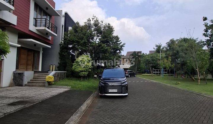 Rumah Di Raffles Hills Cibubur,depan Taman Row Jalan Superlebar 2