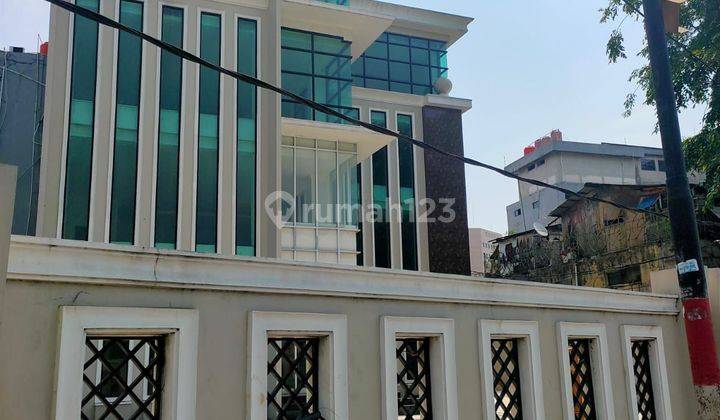 Gedung 5 Lantai siap pakai di Pegangsaan,Menteng,Jakarta Pusat
 2