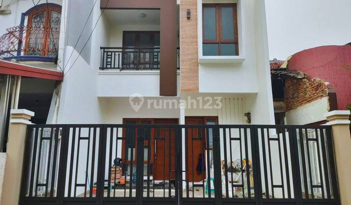 Rumah baru modern minimalis di Pondok Bambu,Jakarta Timur 1