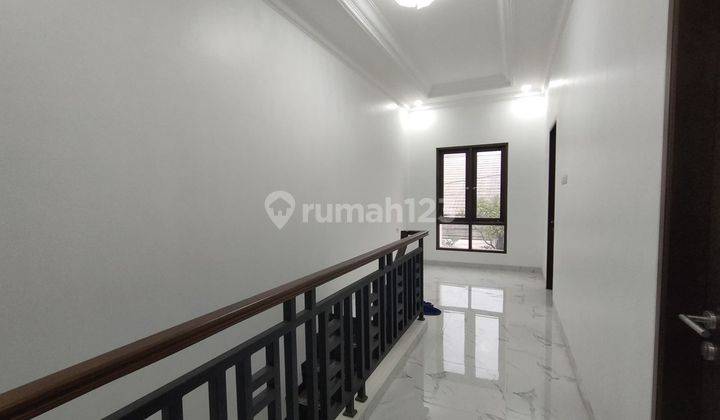 Rumah baru modern minimalis di Pondok Bambu,Jakarta Timur 2