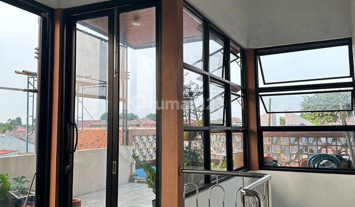 Rumah 3 lantai siap huni Furnished di Pondok Bambu,Jakarta Timurt 2