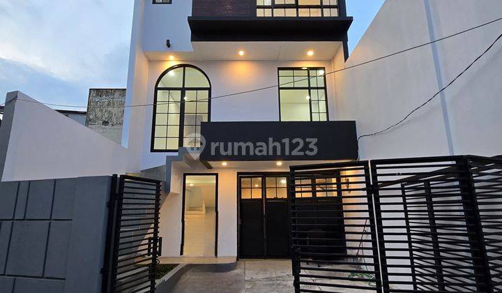 Rumah 3,5 Lantai Baru Siap Huni di Jatinegara,Jakarta Timur 1