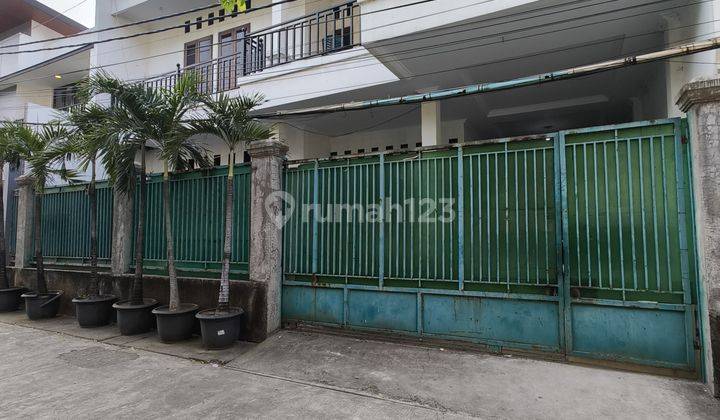 Rumah Strategis sedang renovasi di Duren Sawit,Jakarta Timur 1